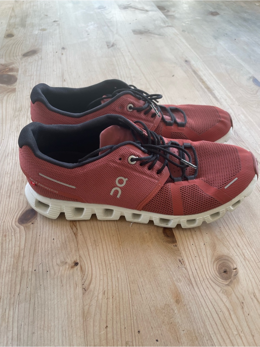 On Running Men’s Athletic Shoes in Rust Red with White Sole